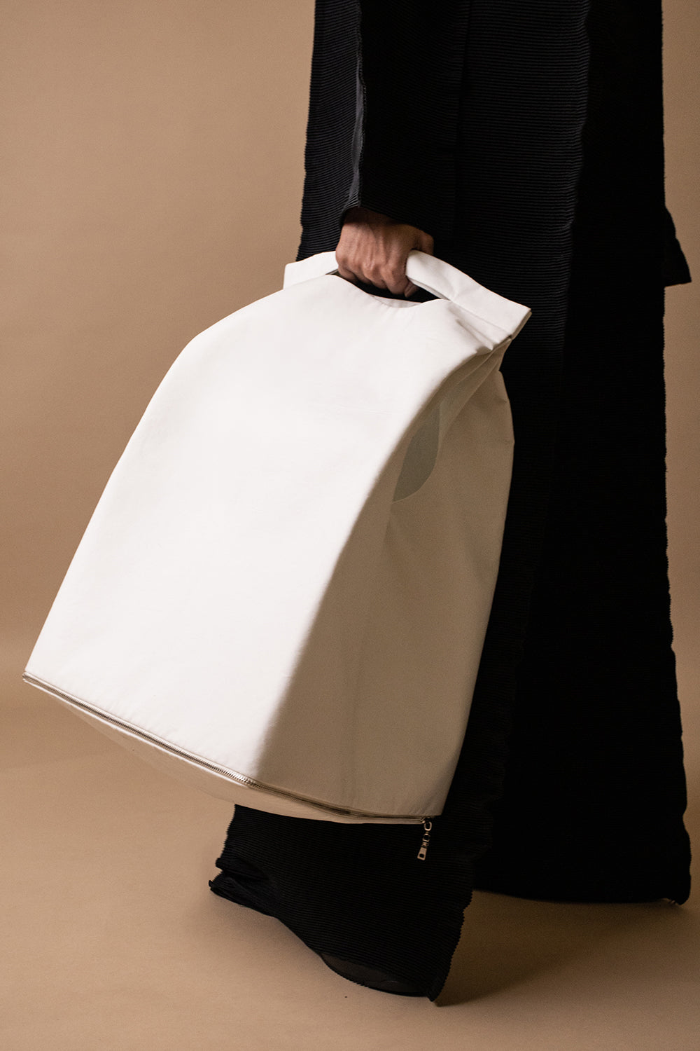 DZHUS Alternative bag is carried by a model