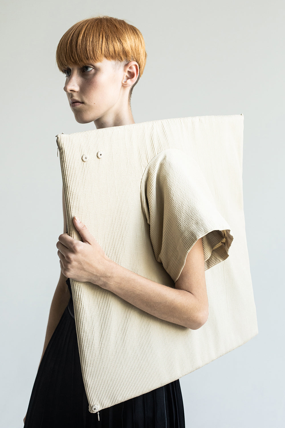 DZHUS Cardboard as a shoulder bag