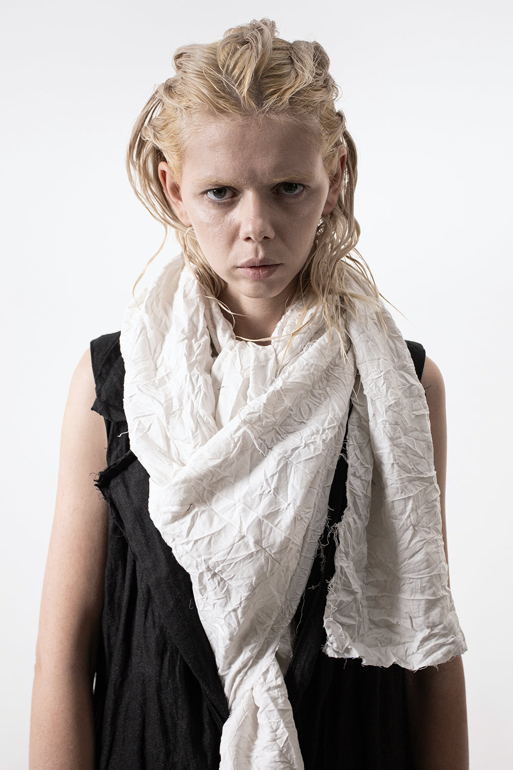 DZHUS Extract as a vest with a scarf