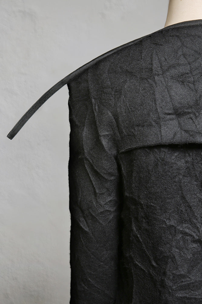 DZHUS Interflow coat in detail